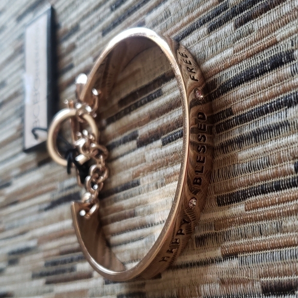 BCBGENERATION ROSE GOLD BRACELET WITH ENGRAVING “HAPPY*BLESSED*FREE” - Picture 7 of 7